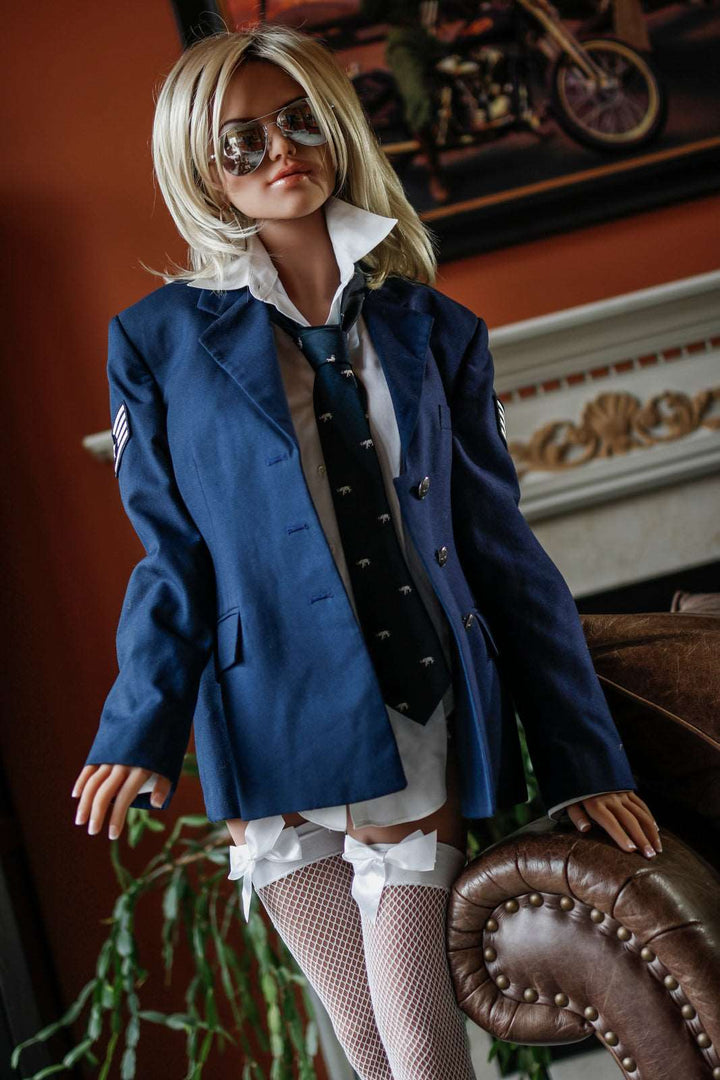 6YE Premium Sexpuppe Smiley - housedoll - Sexroboter kaufen - Sexpuppe kaufen - Sexpuppe mieten Berlin - Günstige Sexpuppen