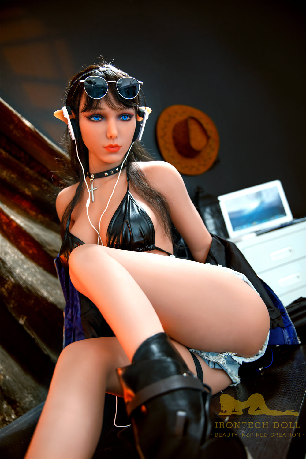 Irontech Sexpuppe Scarlett Elf - housedoll - Sexroboter kaufen - Sexpuppe kaufen - Sexpuppe mieten Berlin - Günstige Sexpuppen