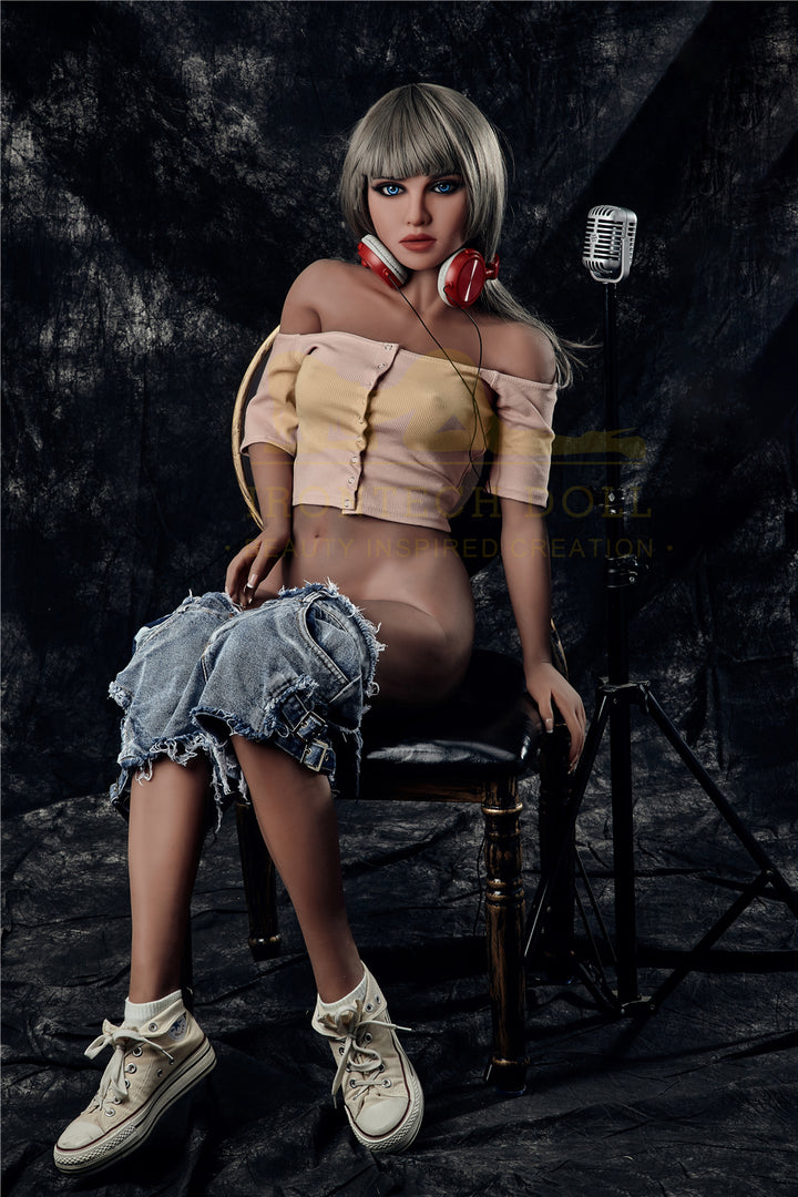 Irontech Sexpuppe Lora - housedoll - Sexroboter kaufen - Sexpuppe kaufen - Sexpuppe mieten Berlin - Günstige Sexpuppen