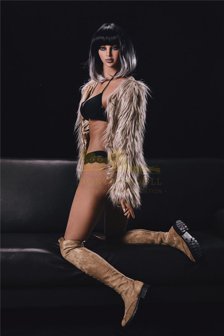 Irontech Sexpuppe Emily - housedoll - Sexroboter kaufen - Sexpuppe kaufen - Sexpuppe mieten Berlin - Günstige Sexpuppen